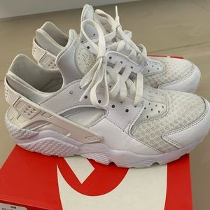 White nike huaraches (used)